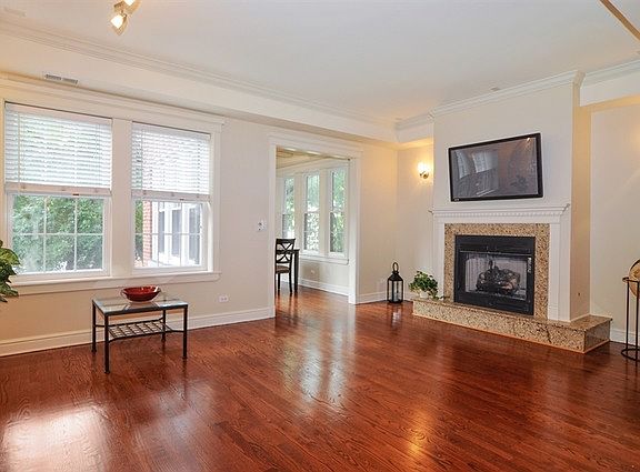 2nd image of 1321 W Winnemac Ave APT 2E