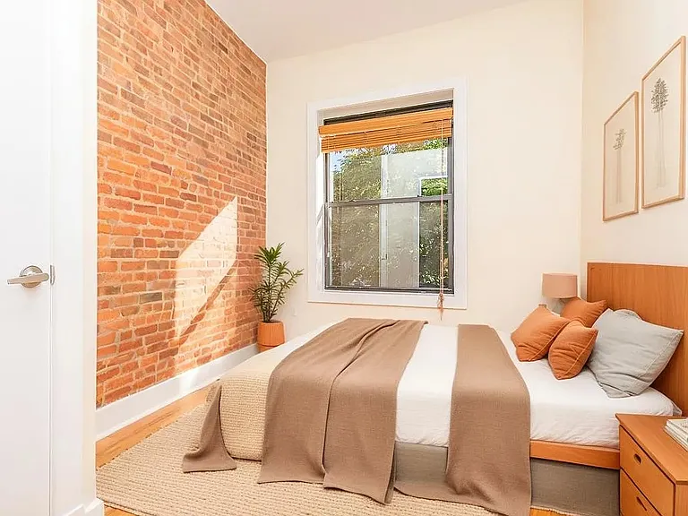 236 Irving Ave #1R — Photo 1