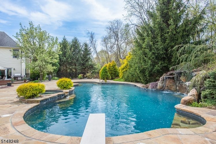 19 Trout Brook Ln, Mendham, NJ 07945 | Zillow