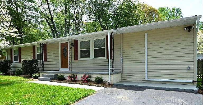 1st image of 725 Oak Grove Cir