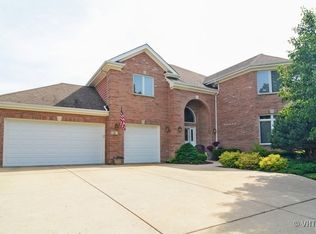 10 Meadowlark Ct, Roselle, IL 60172