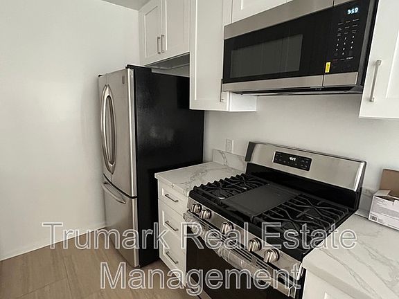 2nd image of 555 Palm Dr APT A