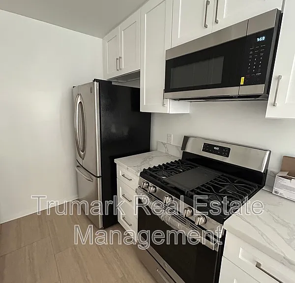 555 Palm Dr #A — Photo 2