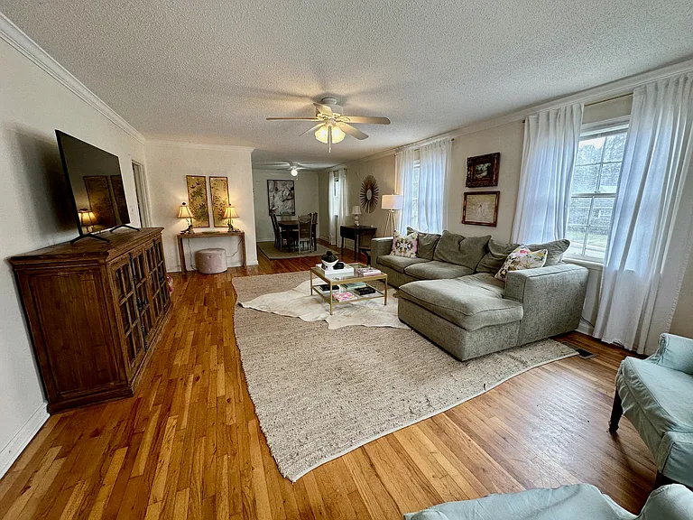 155 S Ross St #155 — Photo 5