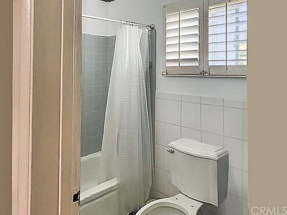 3rd image of 3851 W 59th Pl