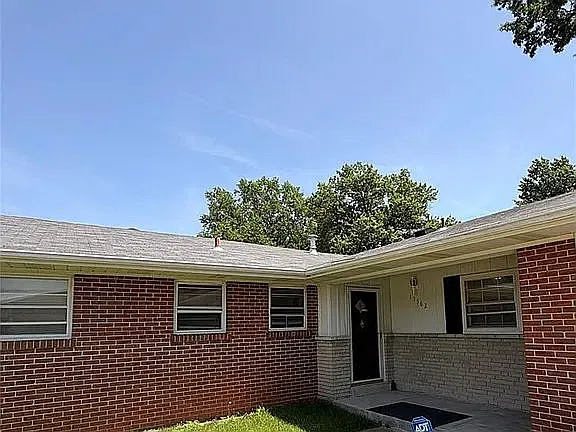 3 bed, 3.0 bath, $1,800 — Photo 2