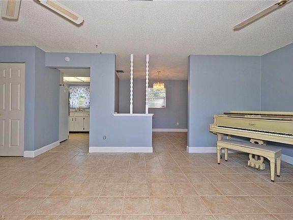 4th image of 15730 Jade Ct S
