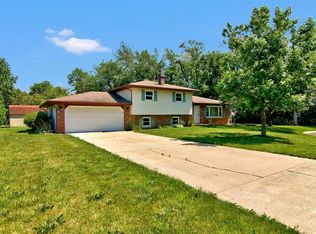 454 Cain Dr, Valparaiso, IN 46383