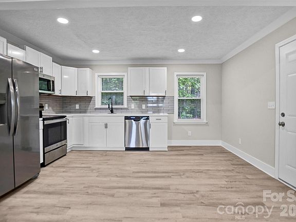 4th image of 6957 Vintage Rd