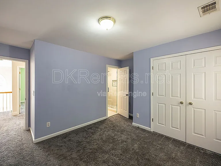 1540 Hampton Hollow Dr — Photo 32