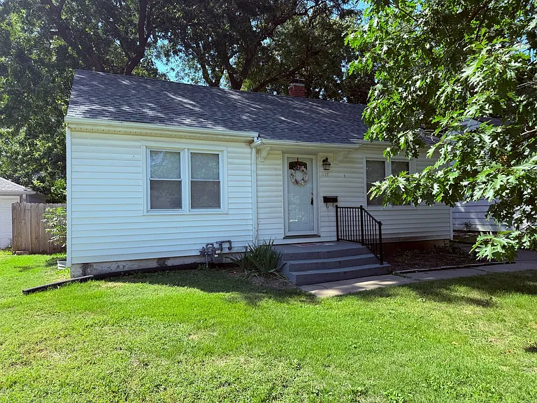 1117 SW Cambridge Ave — Photo 2