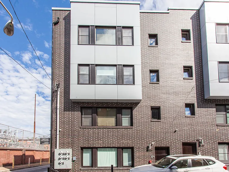 2553 Montrose St #DD — Photo 20