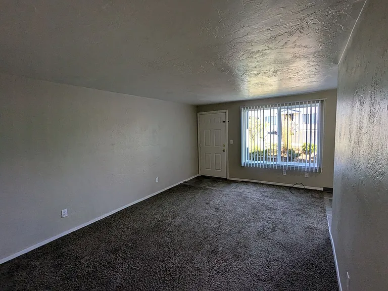 Apartment in West Salem near banks, shopping areas, bus lines, and downtown! ~ Colonial — Photo 67