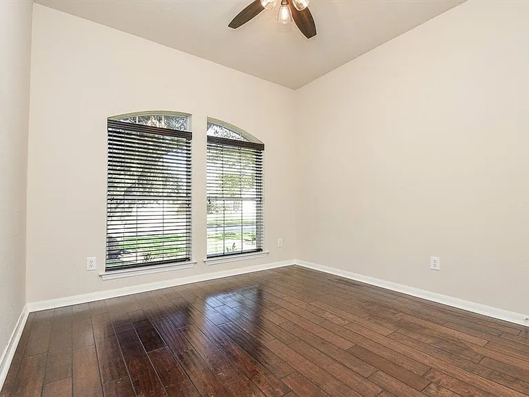 9135 Edgeloch Dr — Photo 21