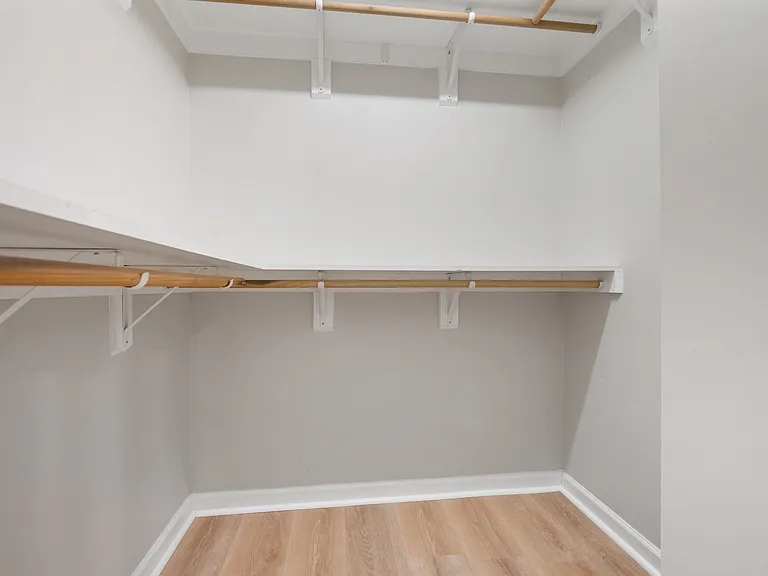502 Canyon Lake Cir — Photo 16