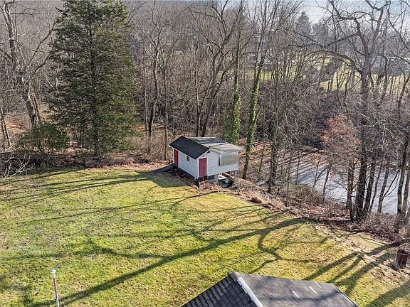 4th image of 2 Lakeside Dr