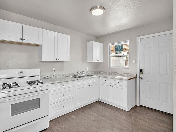 3rd image of 1200 Mulberry Ave