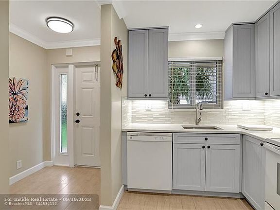 5th image of 1198 Hillsboro Mile APT 134