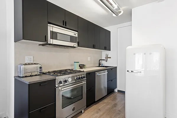 Rented by Douglas Elliman | media 15