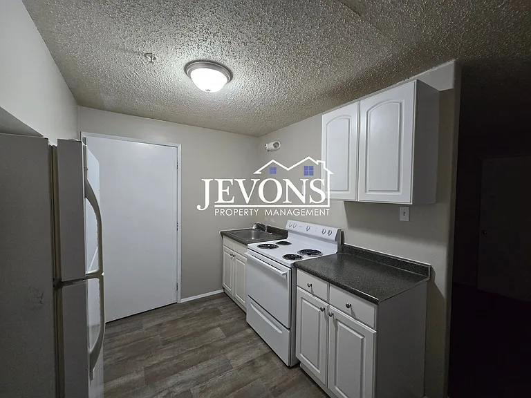 406 S 60th Ave #B — Photo 5