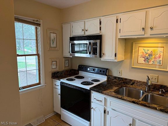 3rd image of 503 Oakmont Ct