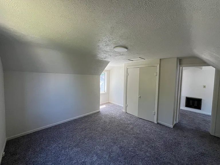 575 W Ash St — Photo 16