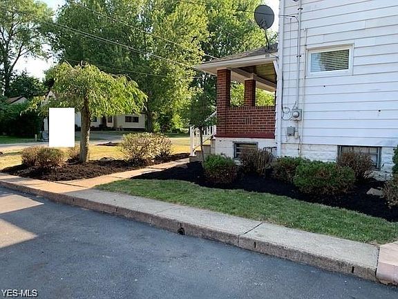 3rd image of 305 E 42nd St