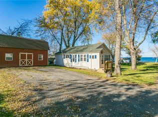 910 Vinecliff St, Waterport, NY 14571