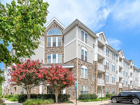 24701 Byrne Meadow Sq APT 108, Aldie, VA 20105