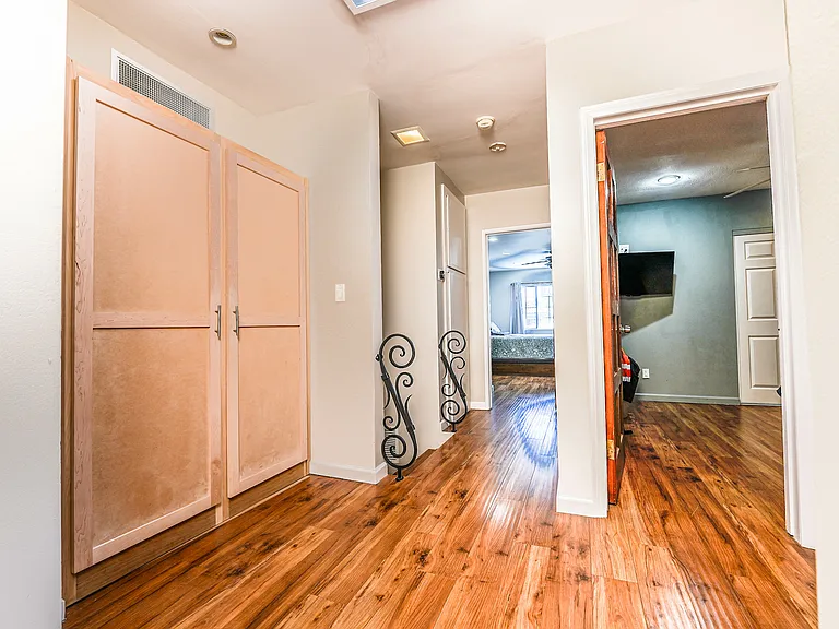 20212 Valerio St — Photo 15