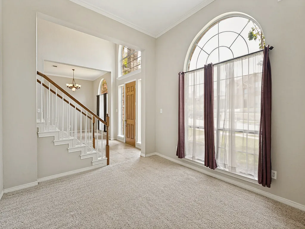 4 bed, 2353 sqft, $2,995 — Photo 4