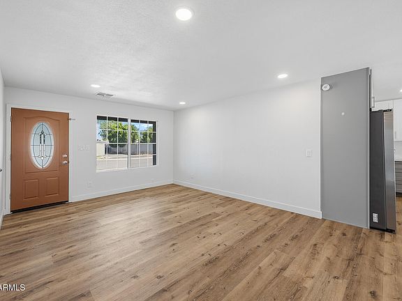 5th image of 2704 N YUCCA Street