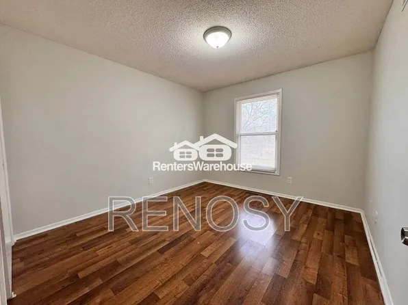 830 Hartford Ave, Des Moines, IA 50315