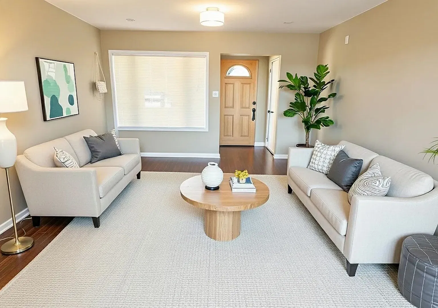 Eastmont 2/2 Home with Views Coming Soon! — Photo 1