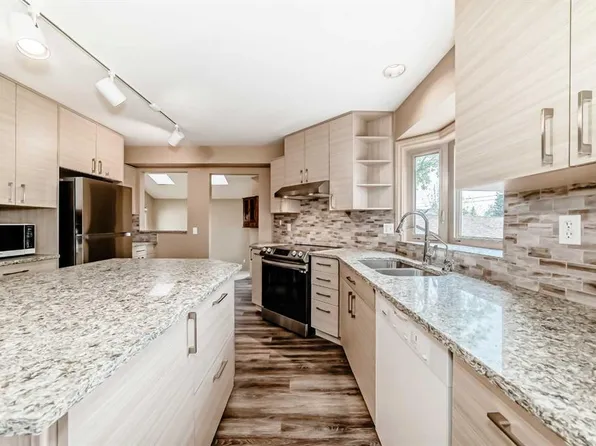 2518 NW 21st St SW, Calgary, AB T2T 5A8