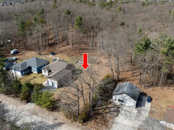 198 Golf Course Rd, Wasaga Beach, ON L9Z 1S6