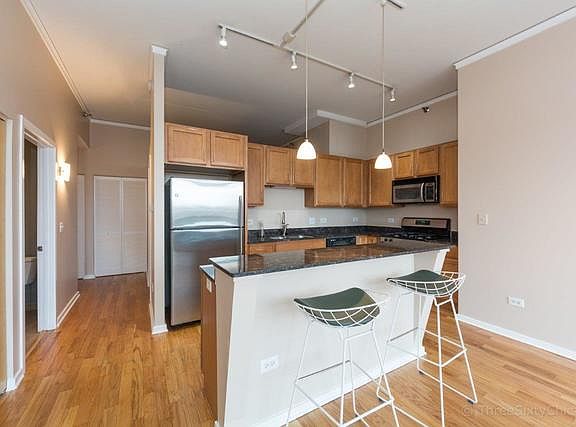 3rd image of 1819 S Michigan Ave Unit 403