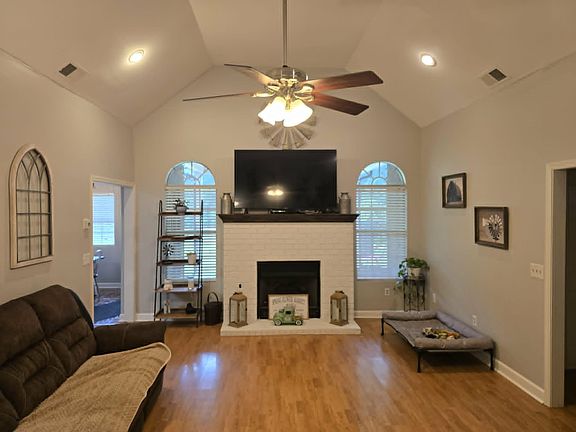 3rd image of 4110 Price Rd