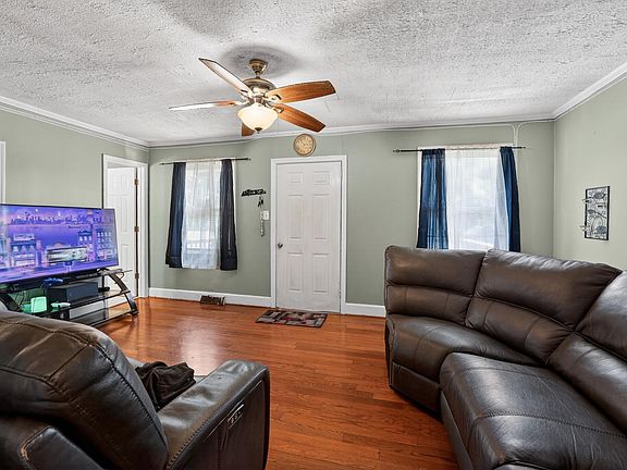 4th image of 2912 Constance Ave