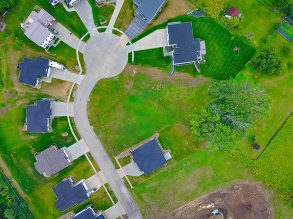 4208 James Dr, Cedar Falls, IA 50613