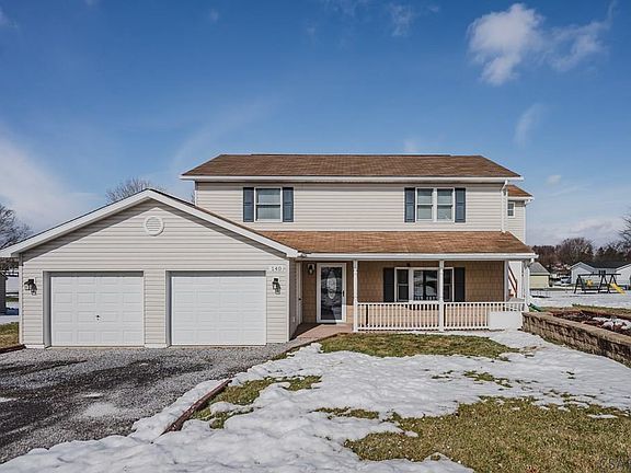 3rd image of 140 Hickory Dr