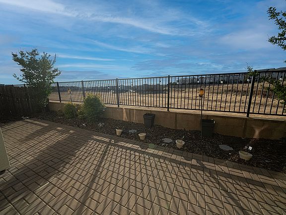 3rd image of 1355 Larkspur Dr
