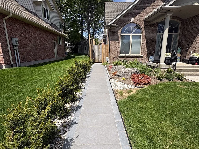 71 Stella St — Photo 2