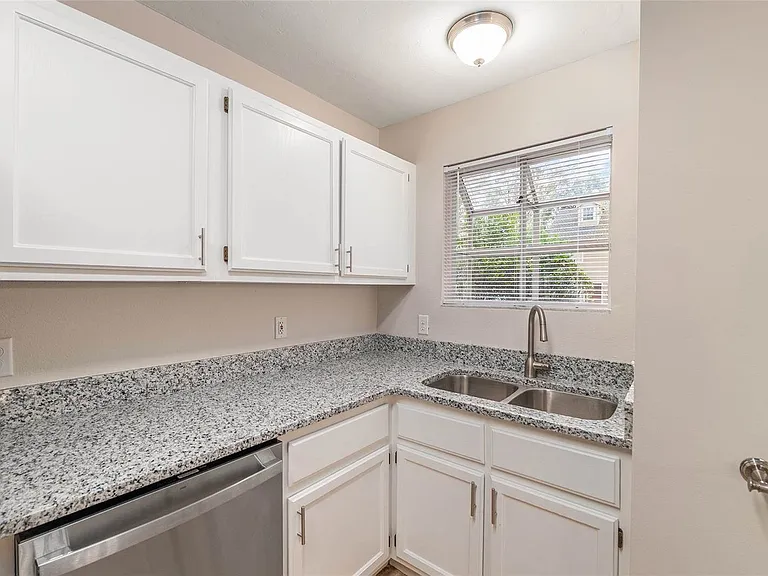 9755 SW 52nd Rd — Photo 11