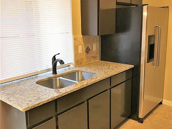 3rd image of 12407 Meadowcrest Ln