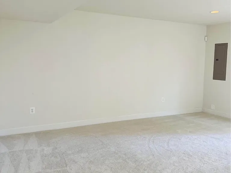 Caledonia Meadow Dr — Photo 12