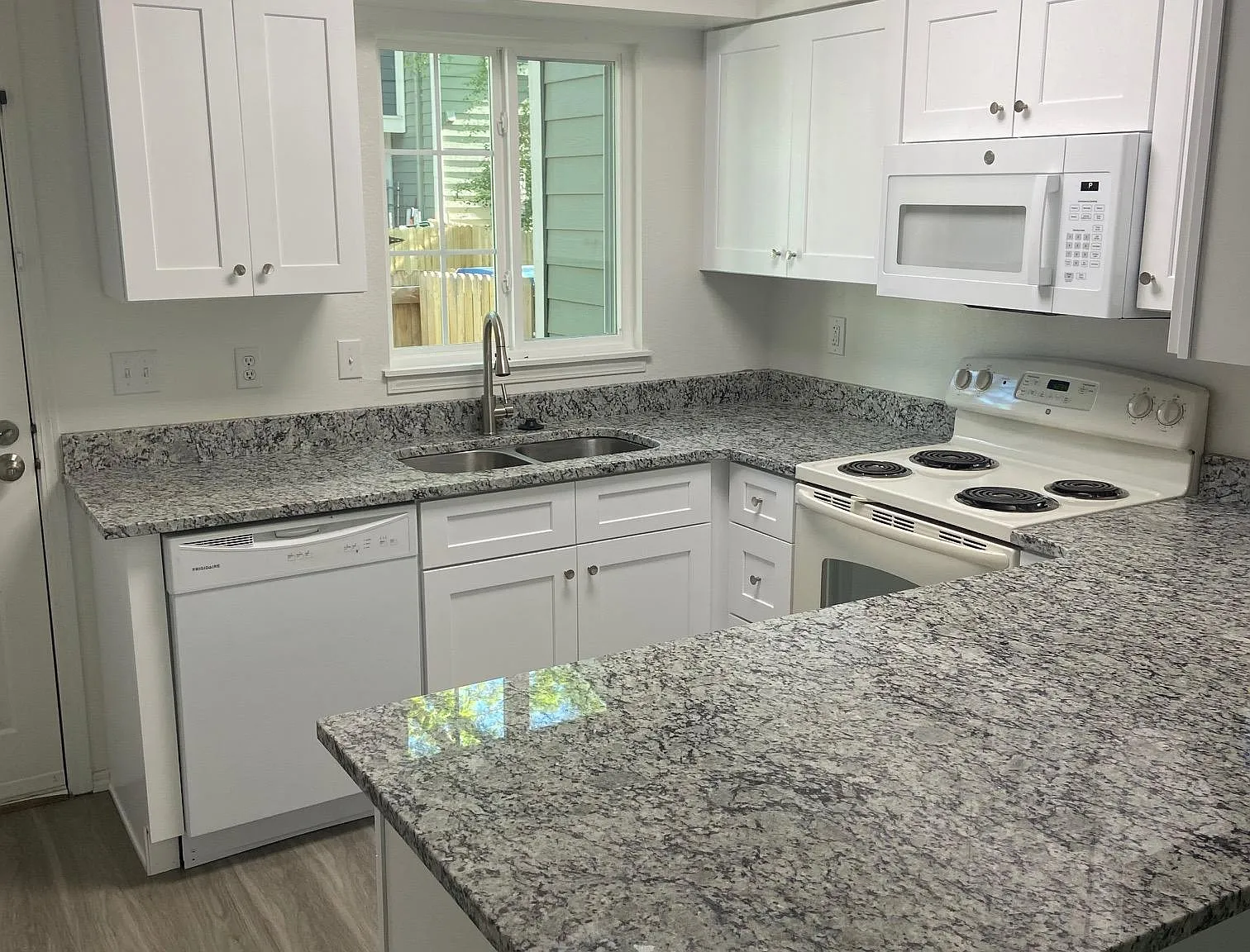 2 bed, 1.5 bath, 1064 sqft, $2,195 — Photo 1