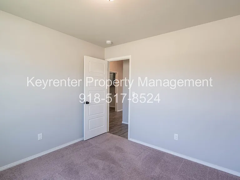 6800 S 20th St — Photo 17