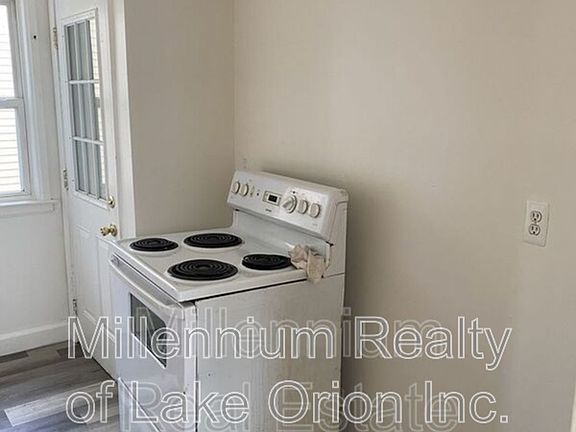 4th image of 78 E Fairmount Ave #1