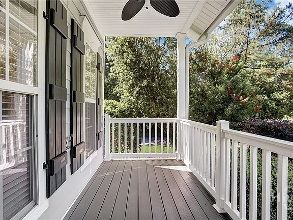 4th image of 467 Bothwell Drive